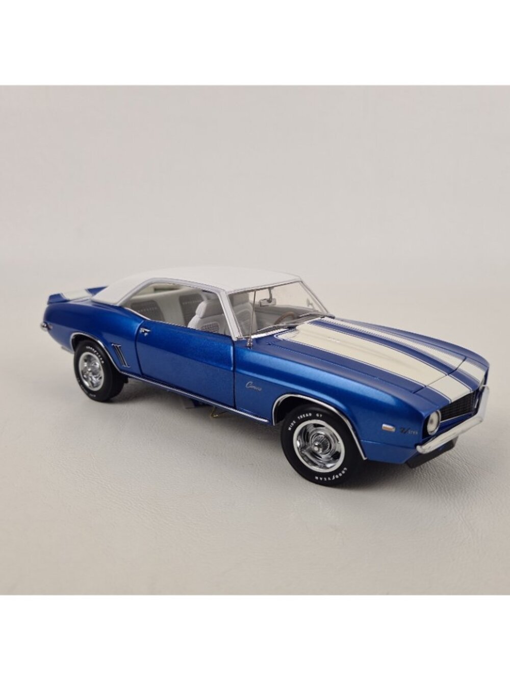 Franklin Mint 1969 Limited Edition Chevrolet Camaro Z28 1:24 DieCast B11C594